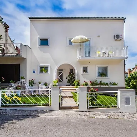 Guest house In With Air Conditioning, Wi-fi *
