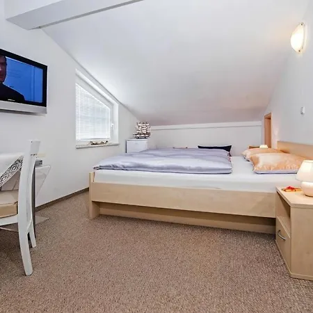 Guest house In With Air Conditioning, Wi-fi