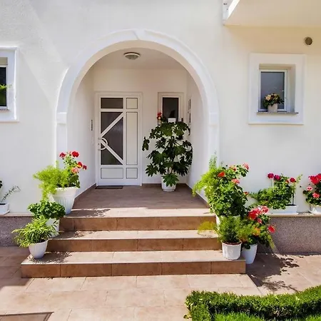 Guest house In With Air Conditioning, Wi-fi