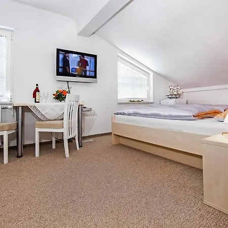Guest house In With Air Conditioning, Wi-fi *