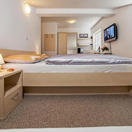 Guest house In With Air Conditioning, Wi-fi