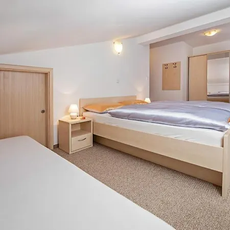 In With Air Conditioning, Wi-fi Guest house *