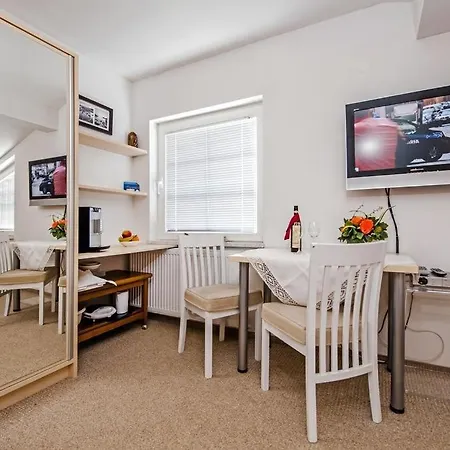 In With Air Conditioning, Wi-fi Guest house *
