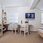Pensionat In With Air Conditioning, Wi-fi Rovinj