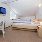 Pensionat In With Air Conditioning, Wi-fi
