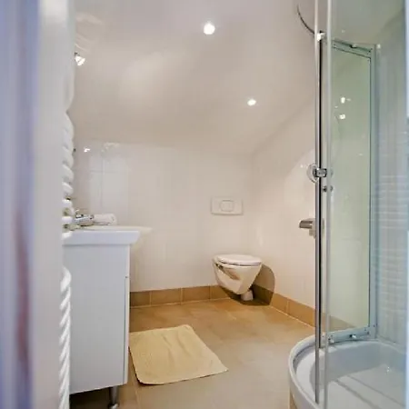 בית הארחה In With Air Conditioning, Wi-fi 3*